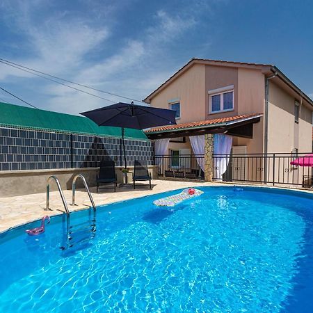 Apartment With A Private Swimming Pool, Garden & Bbq Gostinjac ภายนอก รูปภาพ