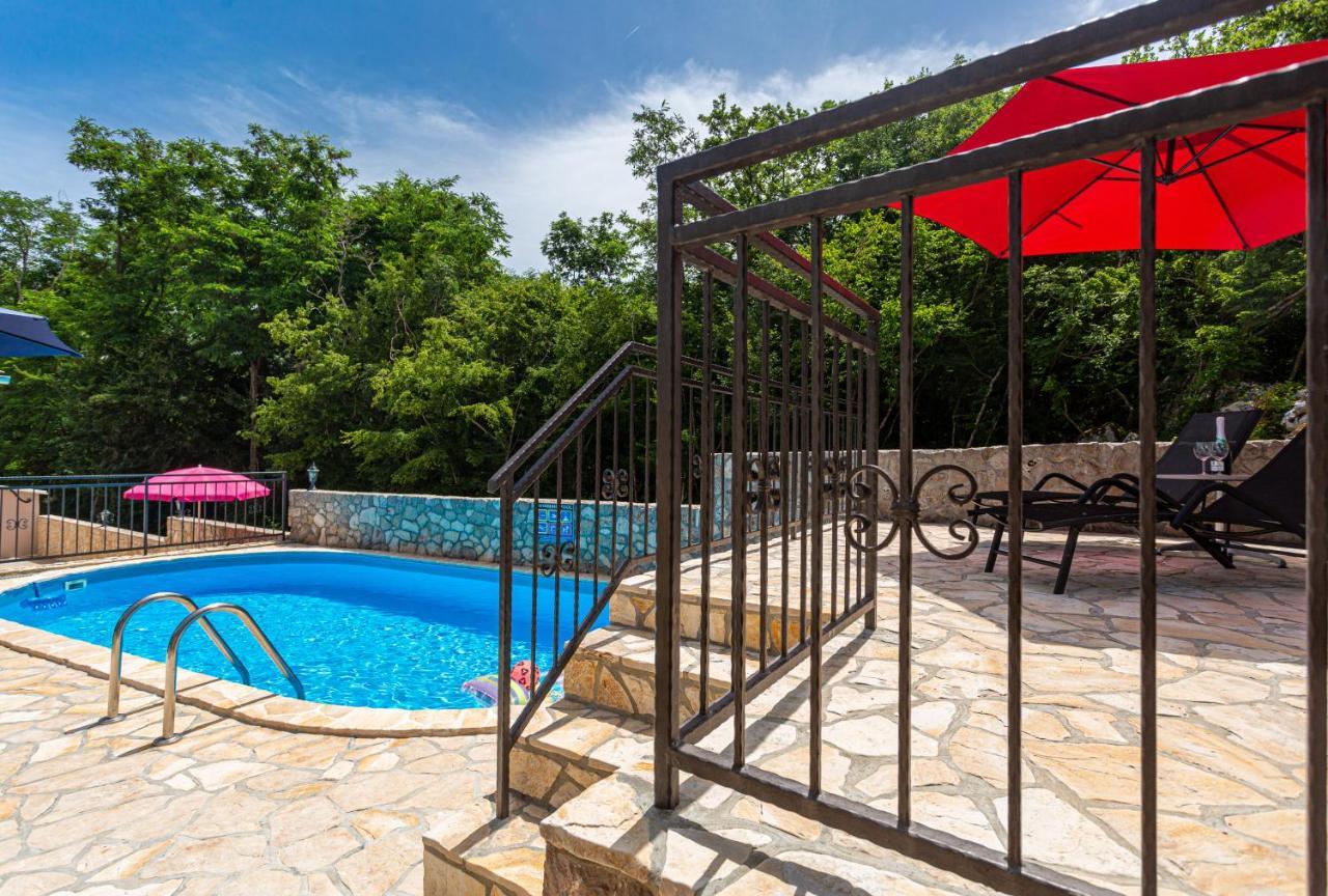 Apartment With A Private Swimming Pool, Garden & Bbq Gostinjac ภายนอก รูปภาพ