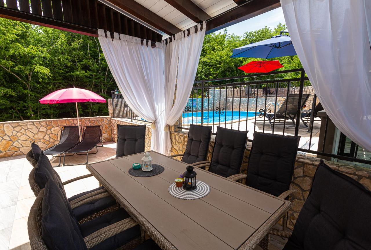 Apartment With A Private Swimming Pool, Garden & Bbq Gostinjac ภายนอก รูปภาพ