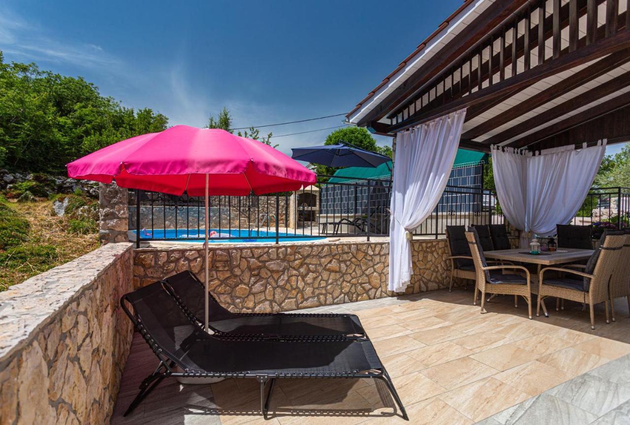 Apartment With A Private Swimming Pool, Garden & Bbq Gostinjac ภายนอก รูปภาพ