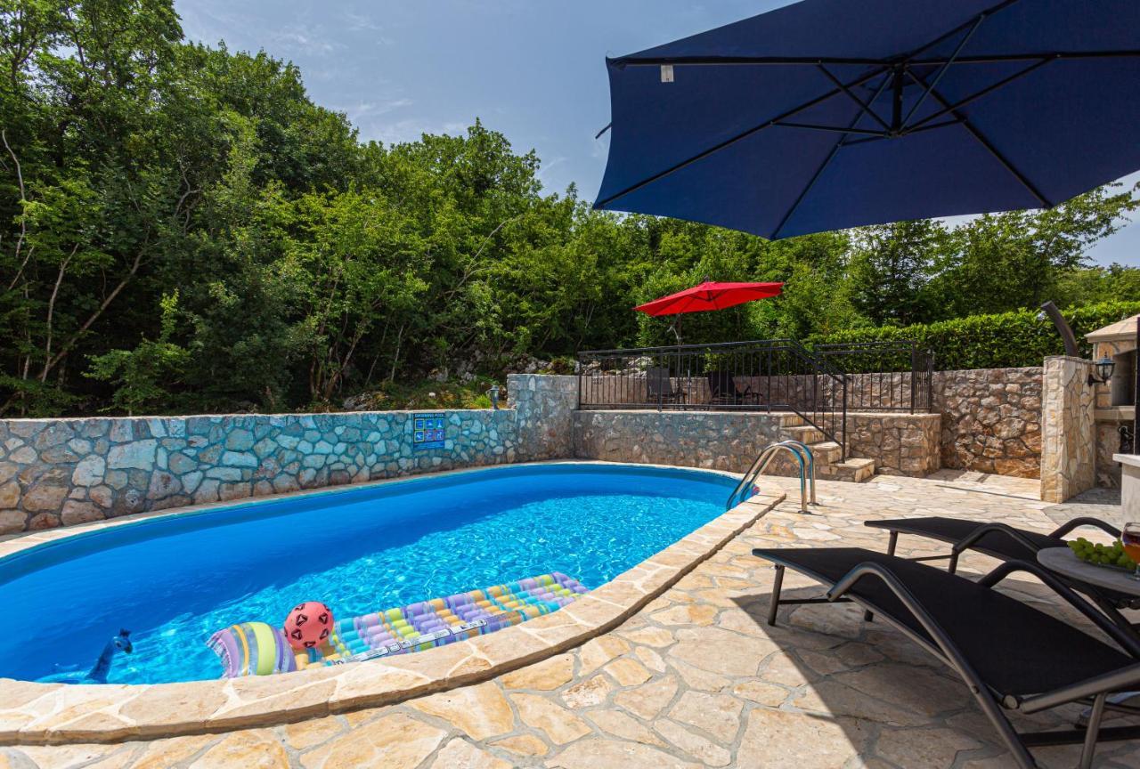 Apartment With A Private Swimming Pool, Garden & Bbq Gostinjac ภายนอก รูปภาพ