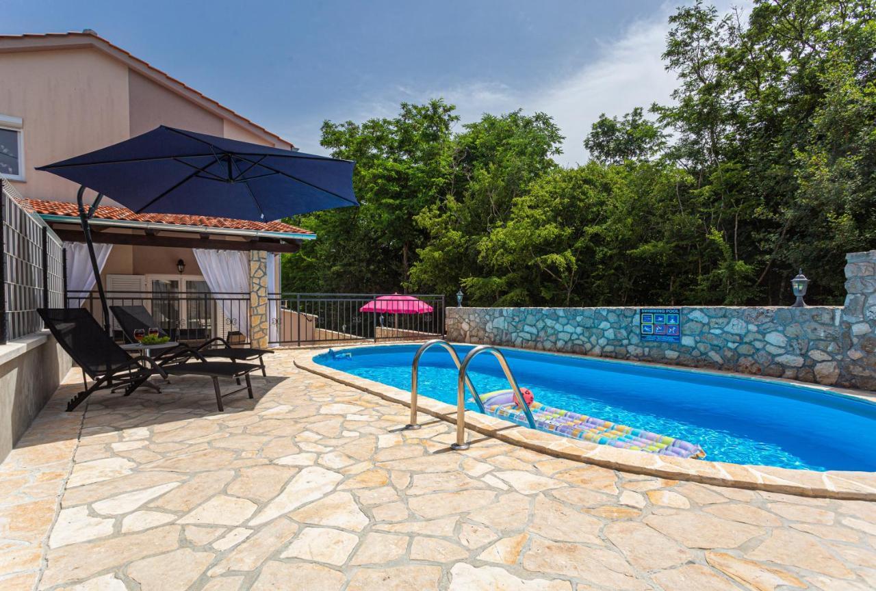 Apartment With A Private Swimming Pool, Garden & Bbq Gostinjac ภายนอก รูปภาพ