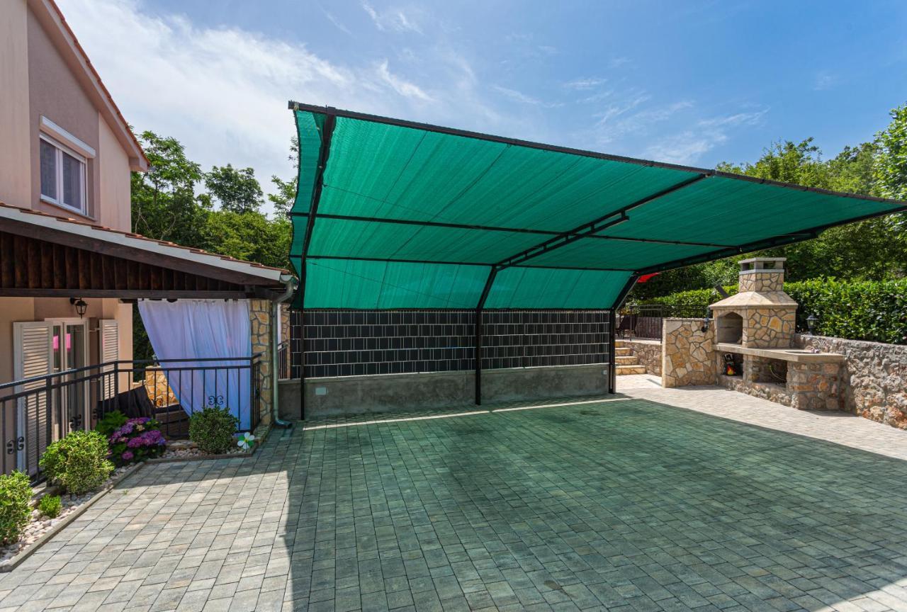Apartment With A Private Swimming Pool, Garden & Bbq Gostinjac ภายนอก รูปภาพ